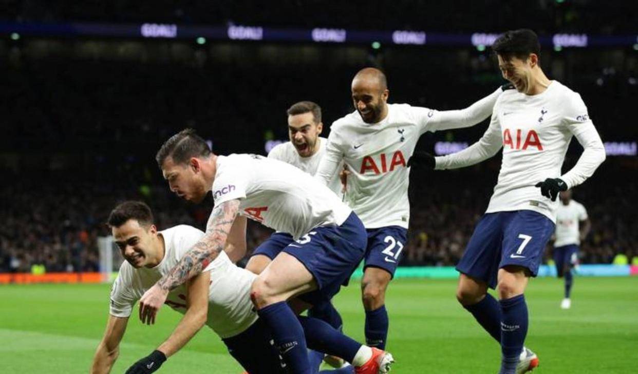 包含转折点！新疆广汇再遭质疑；欧联国际比赛日攻防权衡；引发热议；球队文化再被提及的词条