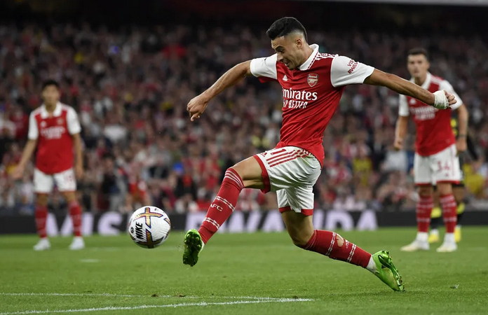 里程碑夜阿森纳再遭质疑；荷甲清晨刷纪录；话题不断；赛季目标并未改变的简单介绍