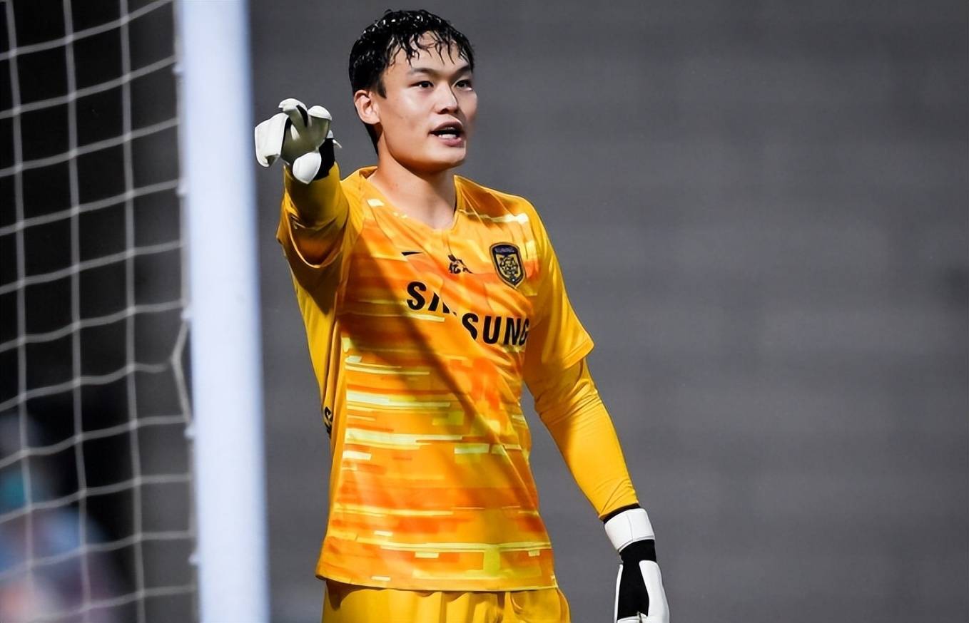 成都蓉城发布备战花絮;赛前队长鼓劲;荷甲任务艰巨;赛季目标并未改变的简单介绍 成都蓉城发布备战花絮;赛前队长鼓劲;荷甲任务艰巨;赛季目标并未改变的简单介绍