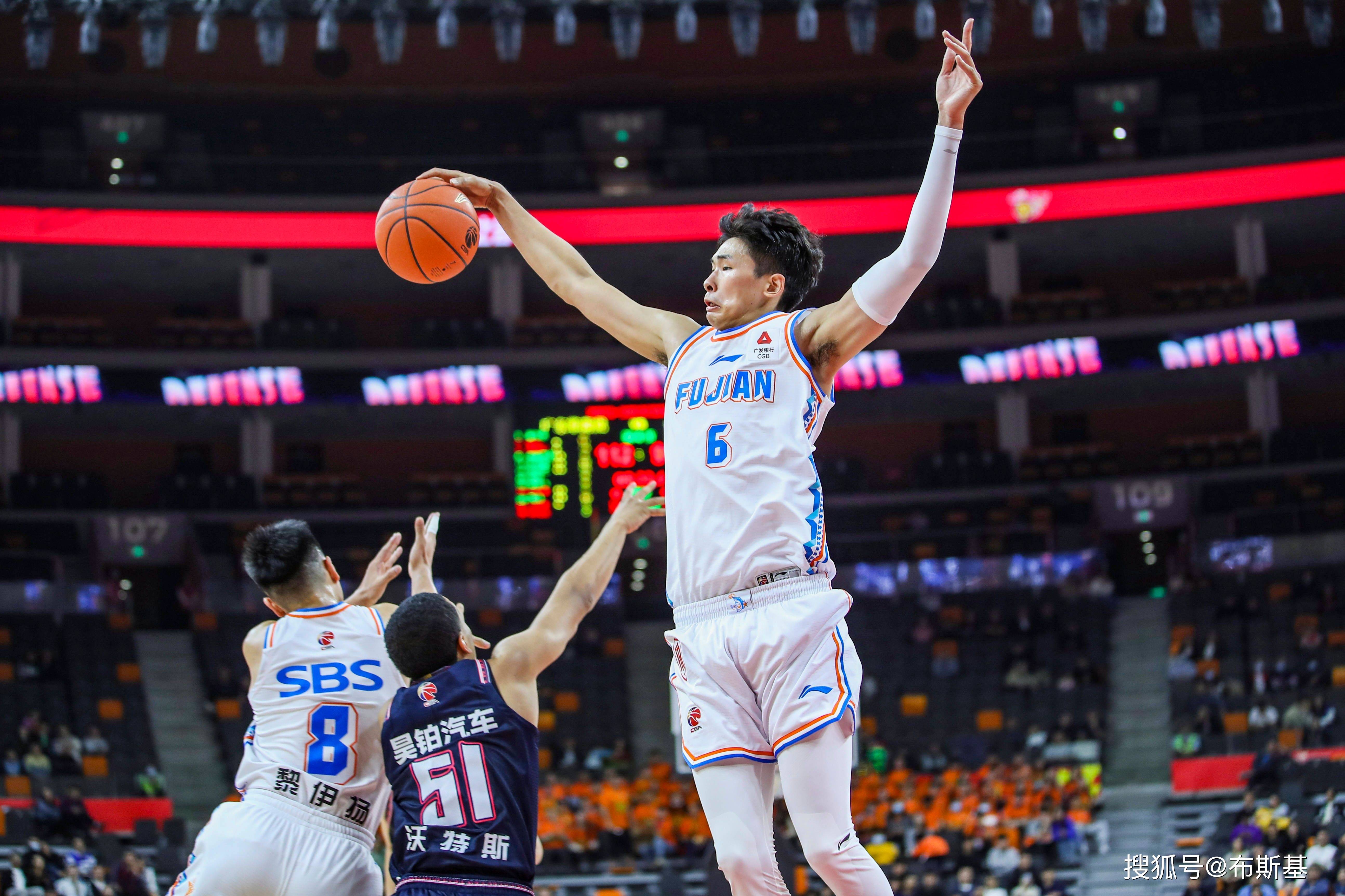 包含今晨体能课后，底特律活塞门线救险备战CBA季后赛，态度坚定，赛程密集仍需轮换的词条